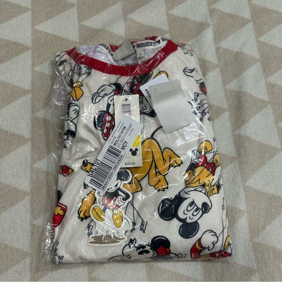 Disney | Macy's
Women's 2-Pc Parade Balloons Pajamas Set, Exclusively at Macy's - Picture 3 of 4